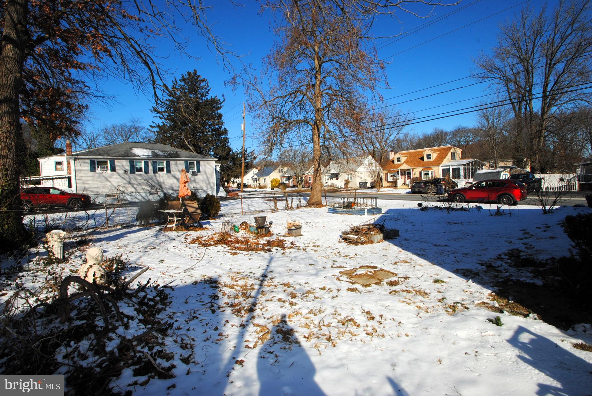 400 West Holly Oak Road Wilmington, DE 19809 - Photo 55 of 60 Side yard to right of home