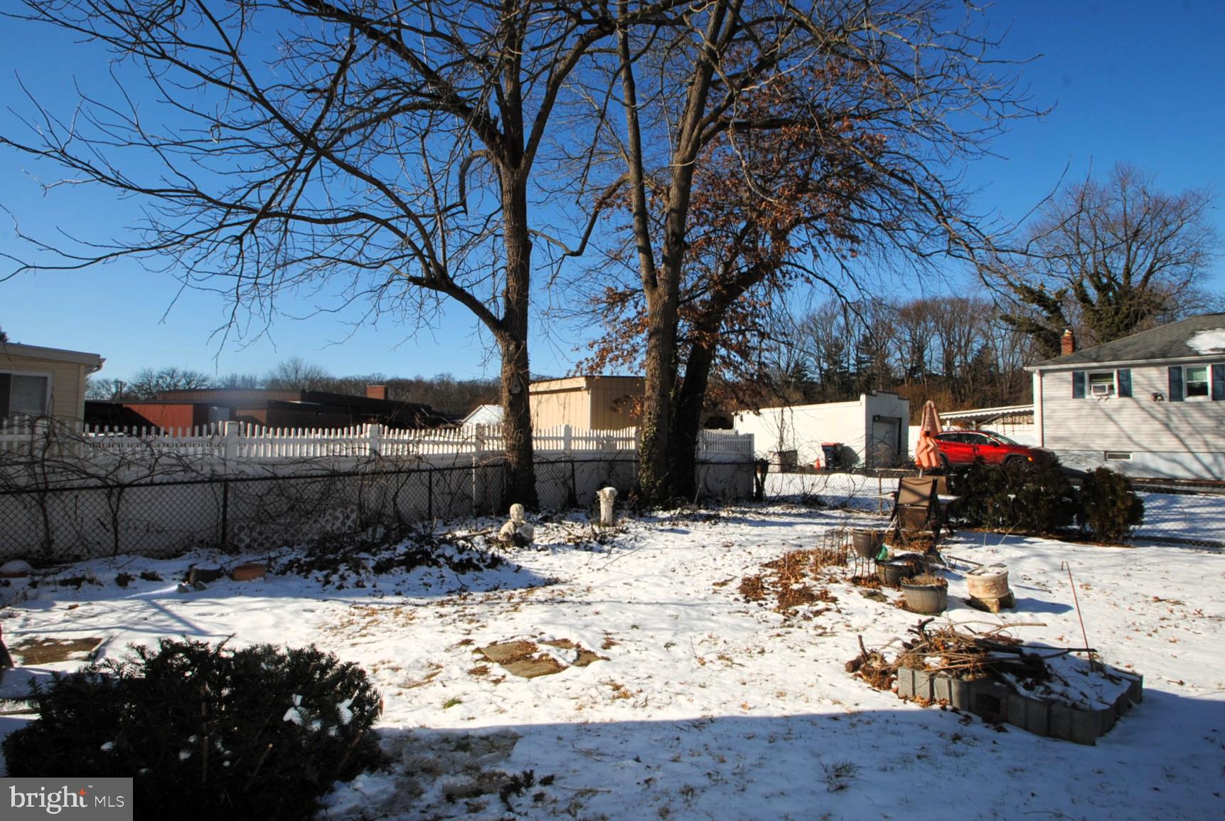 400 West Holly Oak Road Wilmington, DE 19809 - Photo 56 of 60 Large side yard