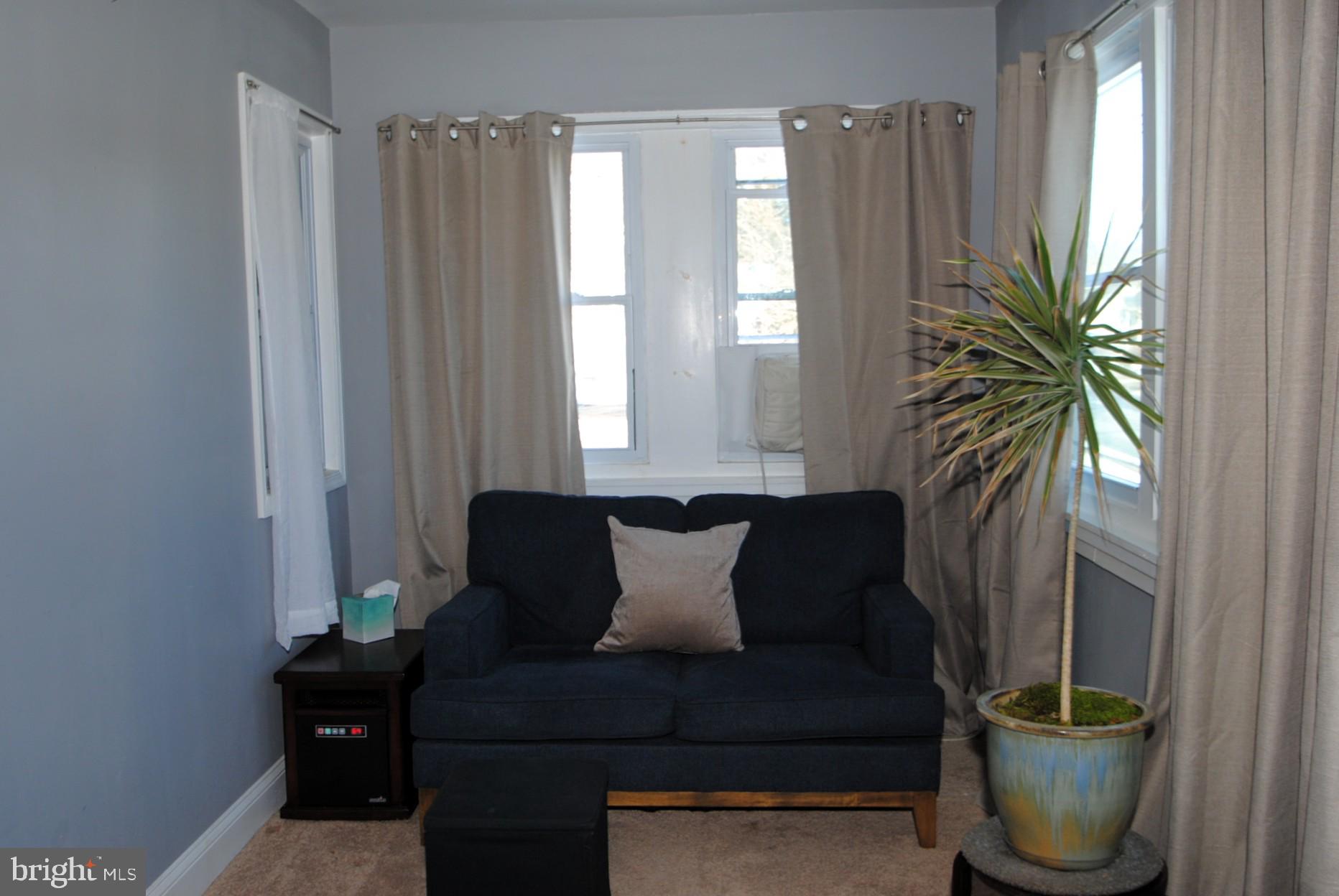 400 West Holly Oak Road Wilmington, DE 19809 - Photo 6 of 60 Porch - sunroom