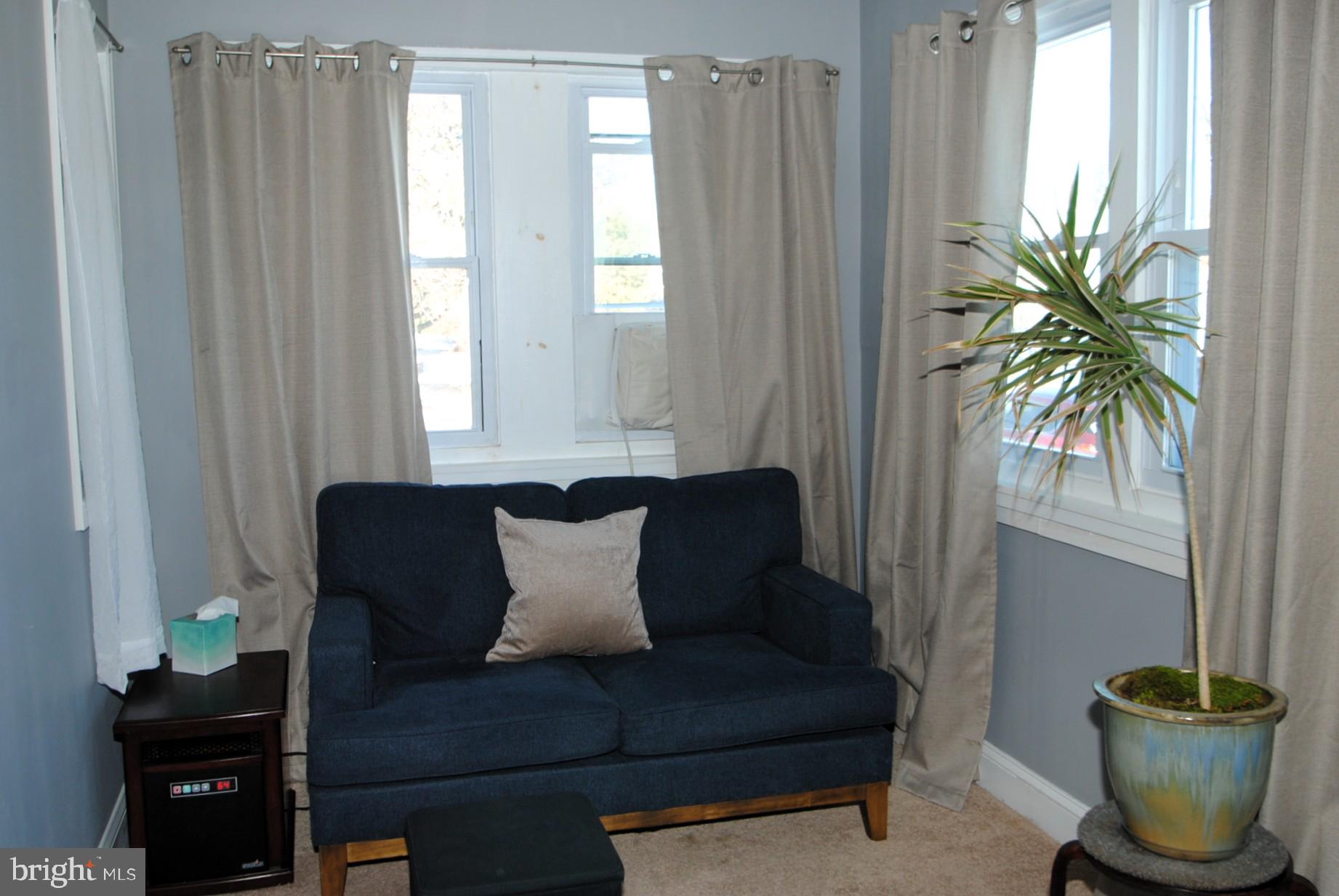 400 West Holly Oak Road Wilmington, DE 19809 - Photo 7 of 60 Porch - sunroom