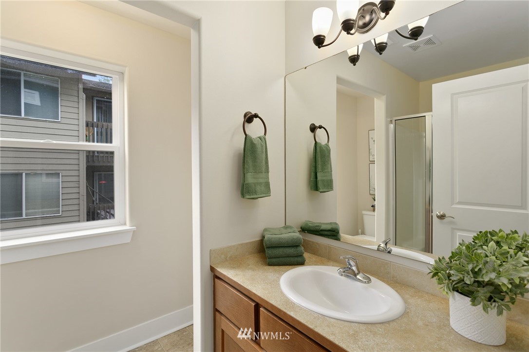 4720 Northeast 13th Place Renton, WA 98059 - Photo 5 of 34 Gallery Image 5