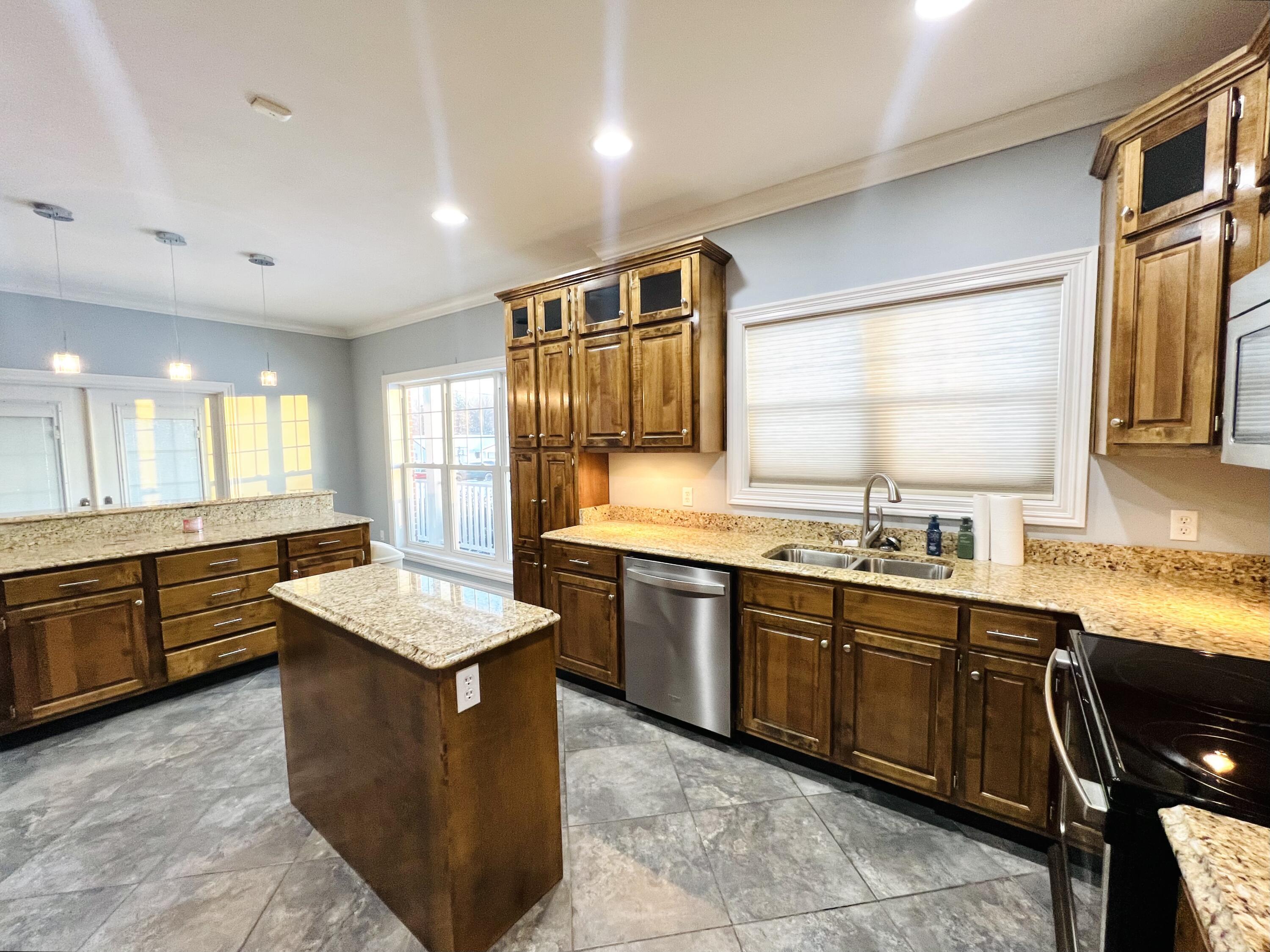 36 Trooper Island Road Whitley City, KY 42653 - Photo 12 of 29 20240117030131086401000000-o