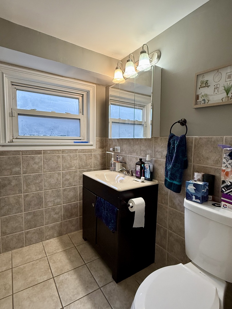 16637 Paulina Street Markham, IL 60428 - Photo 14 of 20 a bathroom with a sink a toilet and mirror