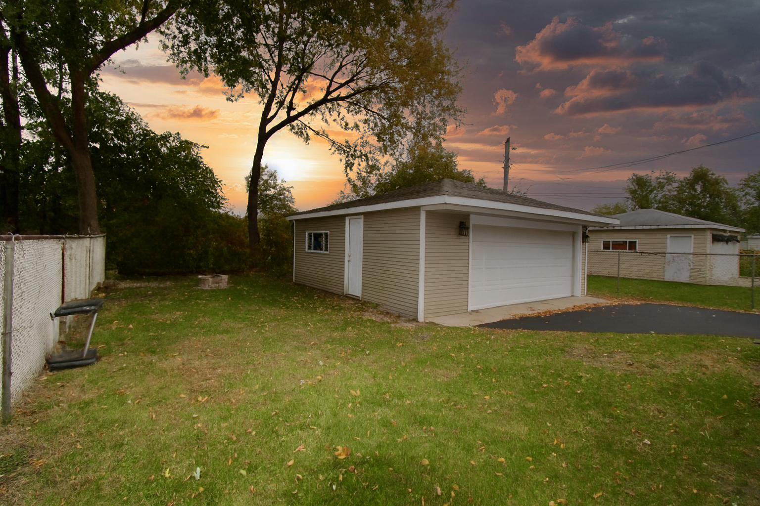 16637 Paulina Street Markham, IL 60428 - Photo 17 of 20 a backyard of a house with lots of green space