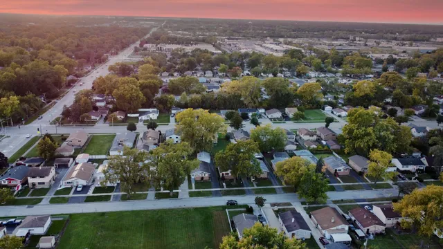 $215,000 | 16637 Paulina Street, Markham, IL 60428