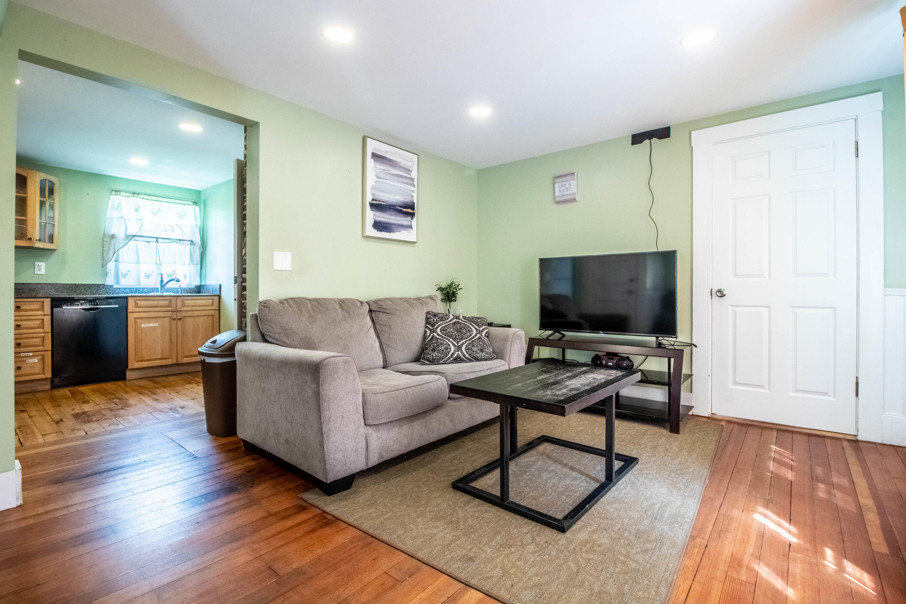 570 Old Post Road Arundel, ME 04046 - Photo 6 of 40 Living room