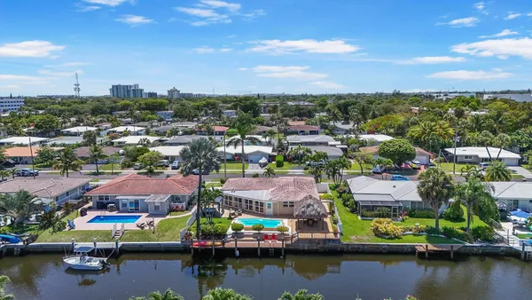 $5,995 | 220 Southeast 2nd Avenue, Pompano Beach, FL 33060