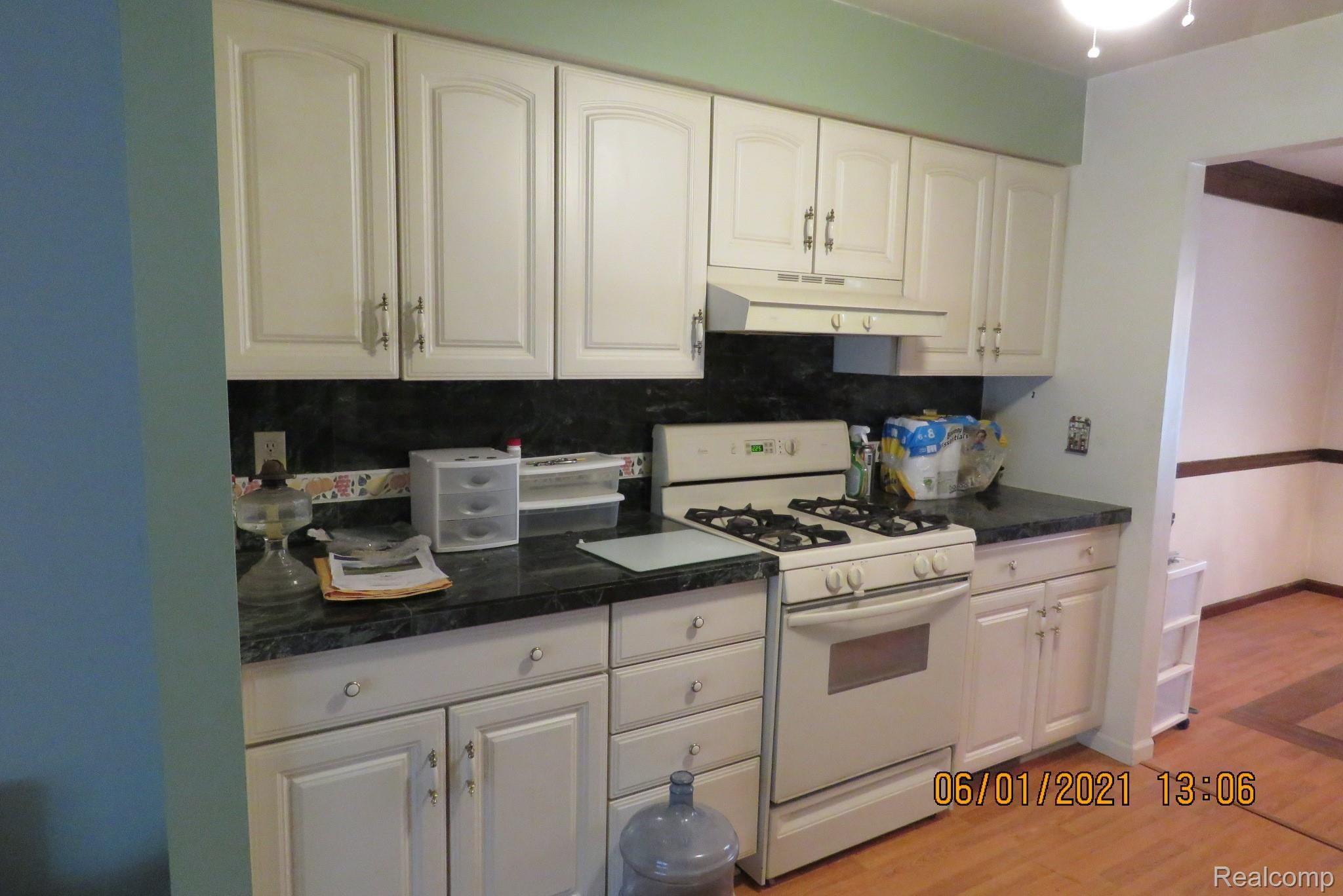 5901-5907 South Rickfield Road, Unit 5907 Jackson, MI 49201 - Photo 27 of 31 IMG_4055.JPG