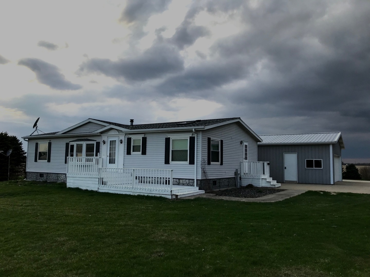4101 East 4th Road Mendota, IL 61342 - Photo 2 of 15