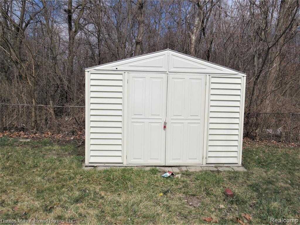 370 Rustic Lane Belleville, MI 48111 - Photo 2 of 29