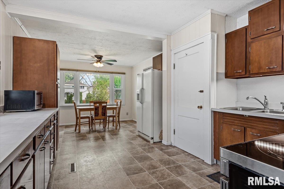 1816 South Lowell Avenue Springfield, IL 62704 - Photo 7 of 24