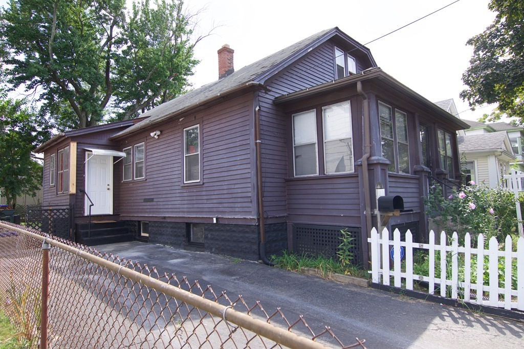 133 Littleton Street Springfield, MA 01104 - Photo 3 of 25 Gallery Image 3