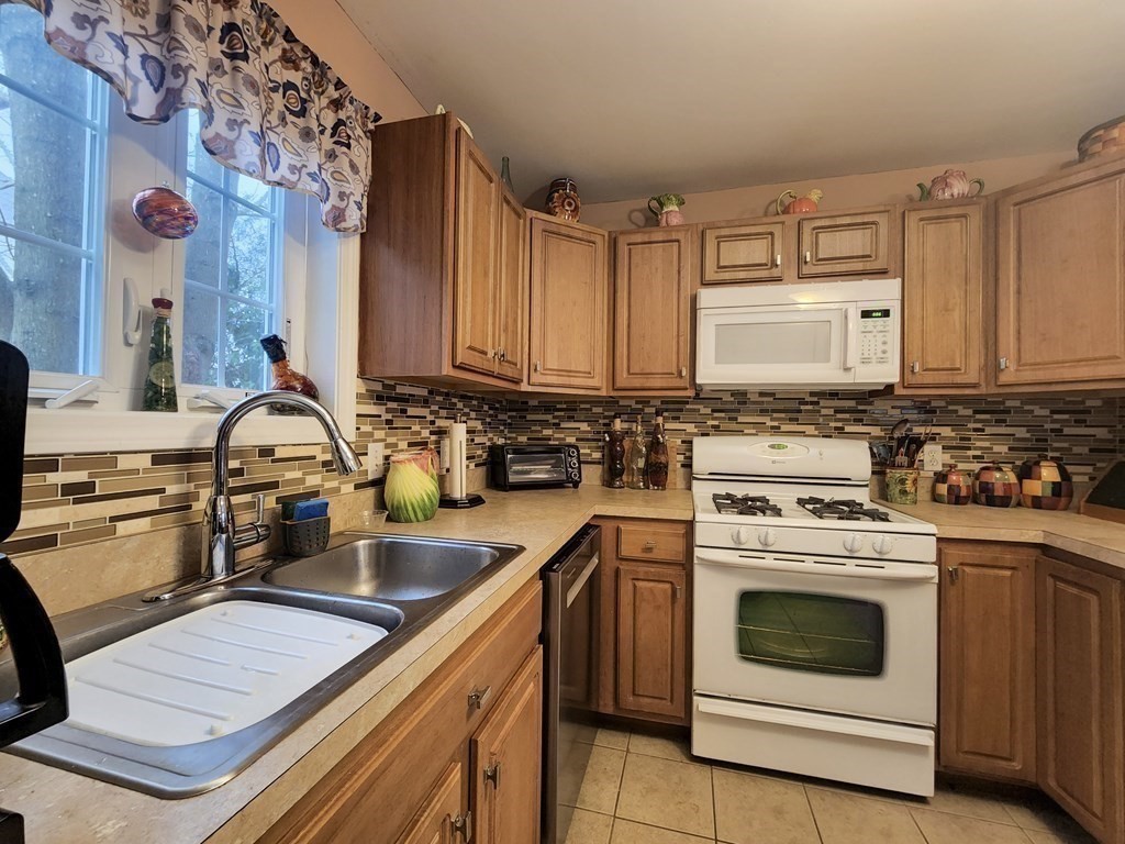 311 5th Street, Unit 1B Fall River, MA 02721 - Photo 8 of 34