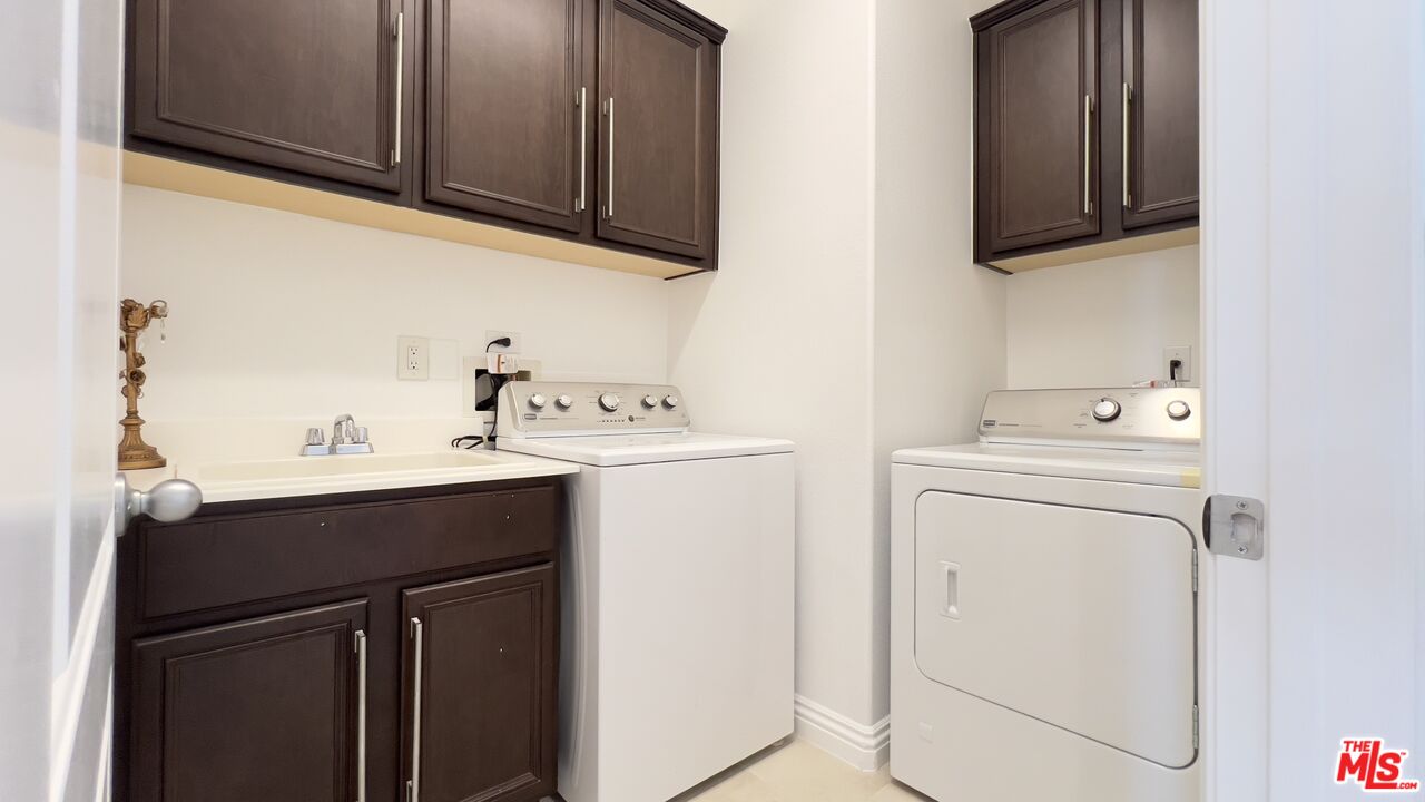 84330 Tramonto Way Indio, CA 92203 - Photo 13 of 18 a utility room with dryer and washer