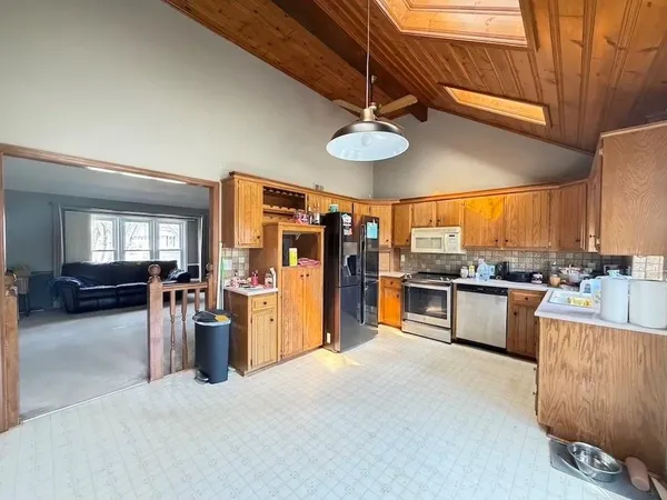 $290,000 | 613 Southeast Brentwood Drive, Lee's Summit, MO 64063