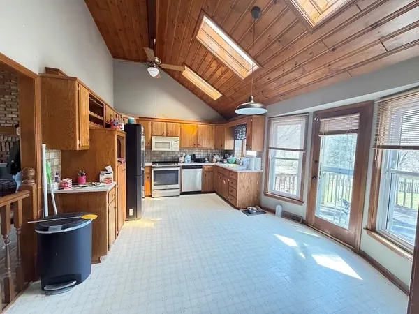 $290,000 | 613 Southeast Brentwood Drive, Lee's Summit, MO 64063