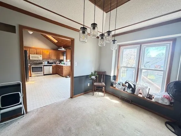$290,000 | 613 Southeast Brentwood Drive, Lee's Summit, MO 64063