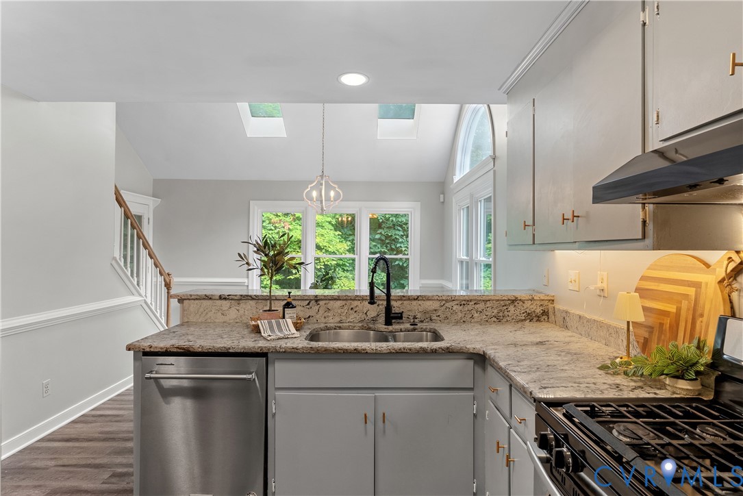 14308 Chimney House Road Midlothian, VA 23112 - Photo 19 of 52 Contemporary kitchen featuring a large granite-top