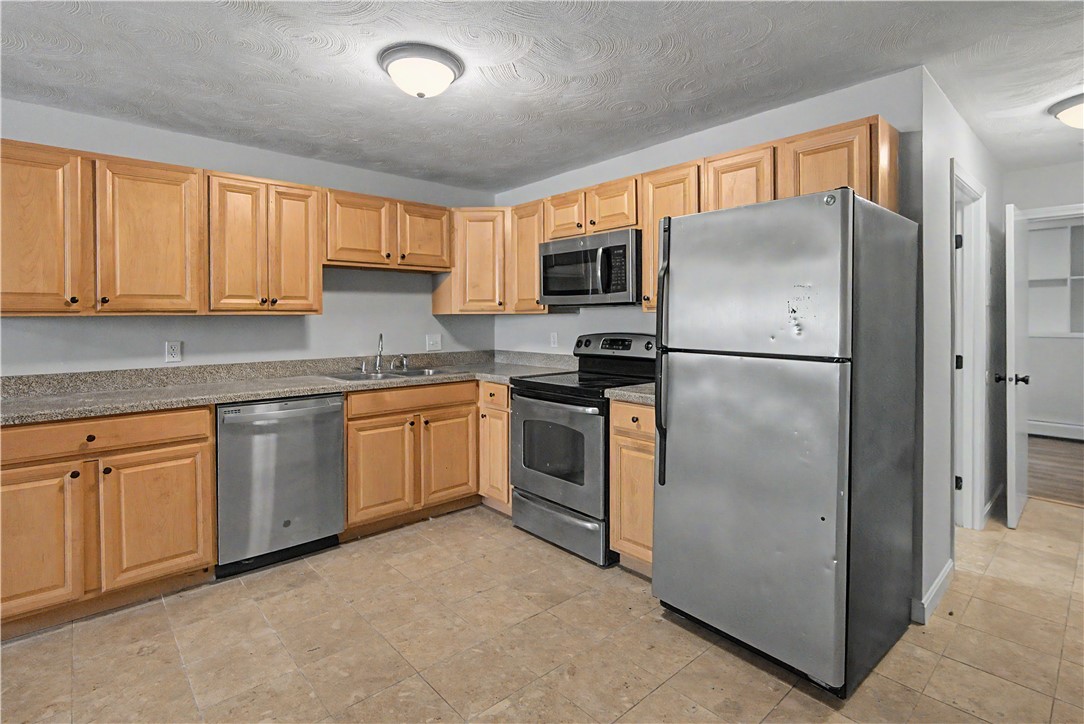 569 Smithfield Road, Unit 2 North Providence, RI 02904 - Photo 5 of 12