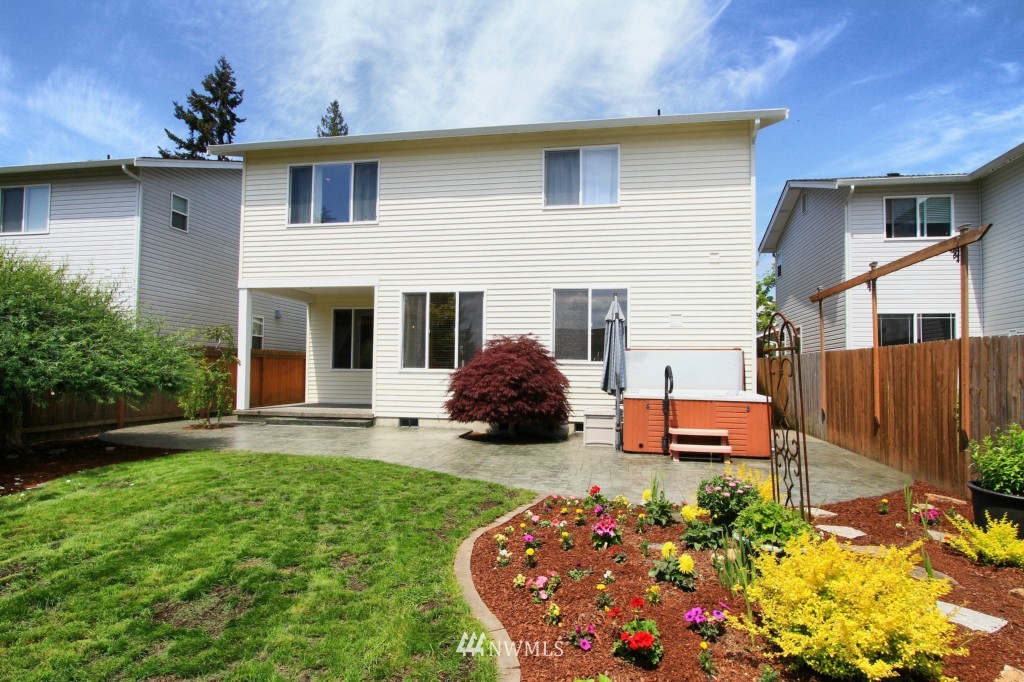 5125 Northeast 5th Street Renton, WA 98059 - Photo 5 of 24
