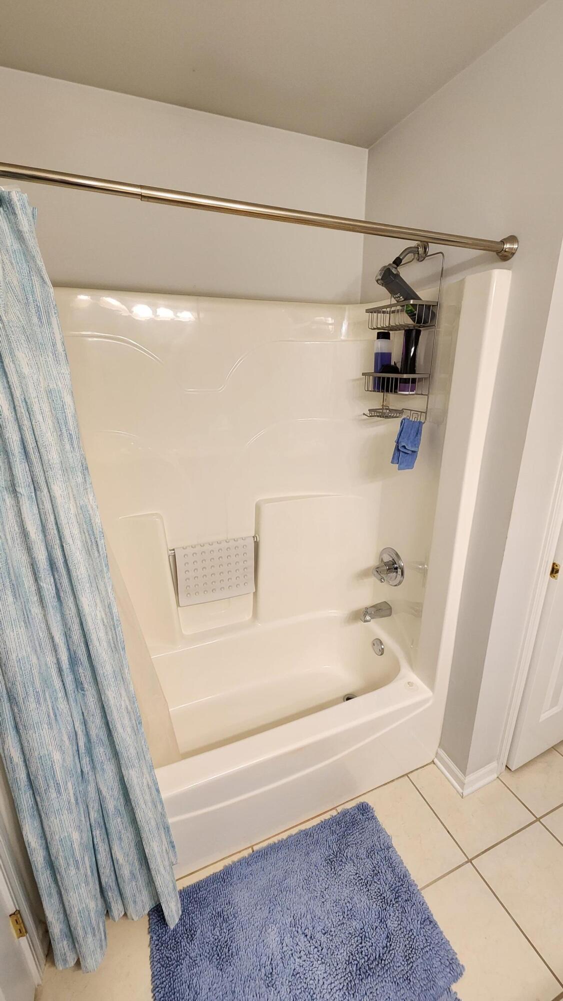 604 Cambridge Court, Unit 2A Munster, IN 46321 - Photo 18 of 31 a bathroom with a bathtub