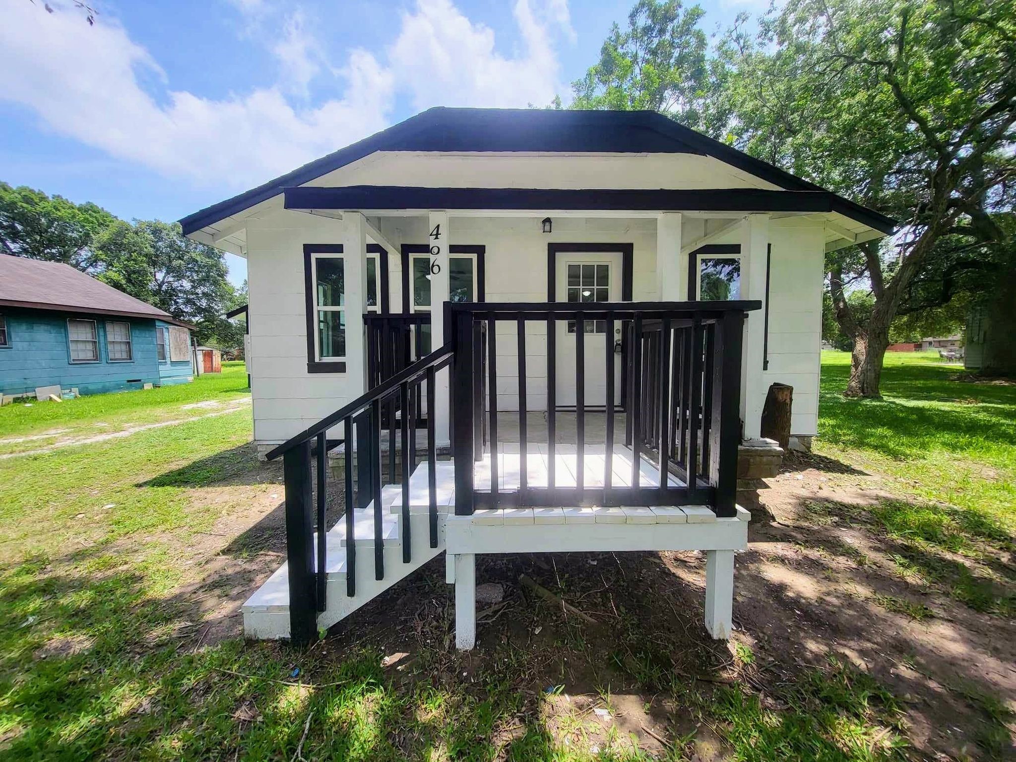 406 East Foley Street Alvin, TX 77511 - Photo 2 of 23 Inviting front porch with new steps