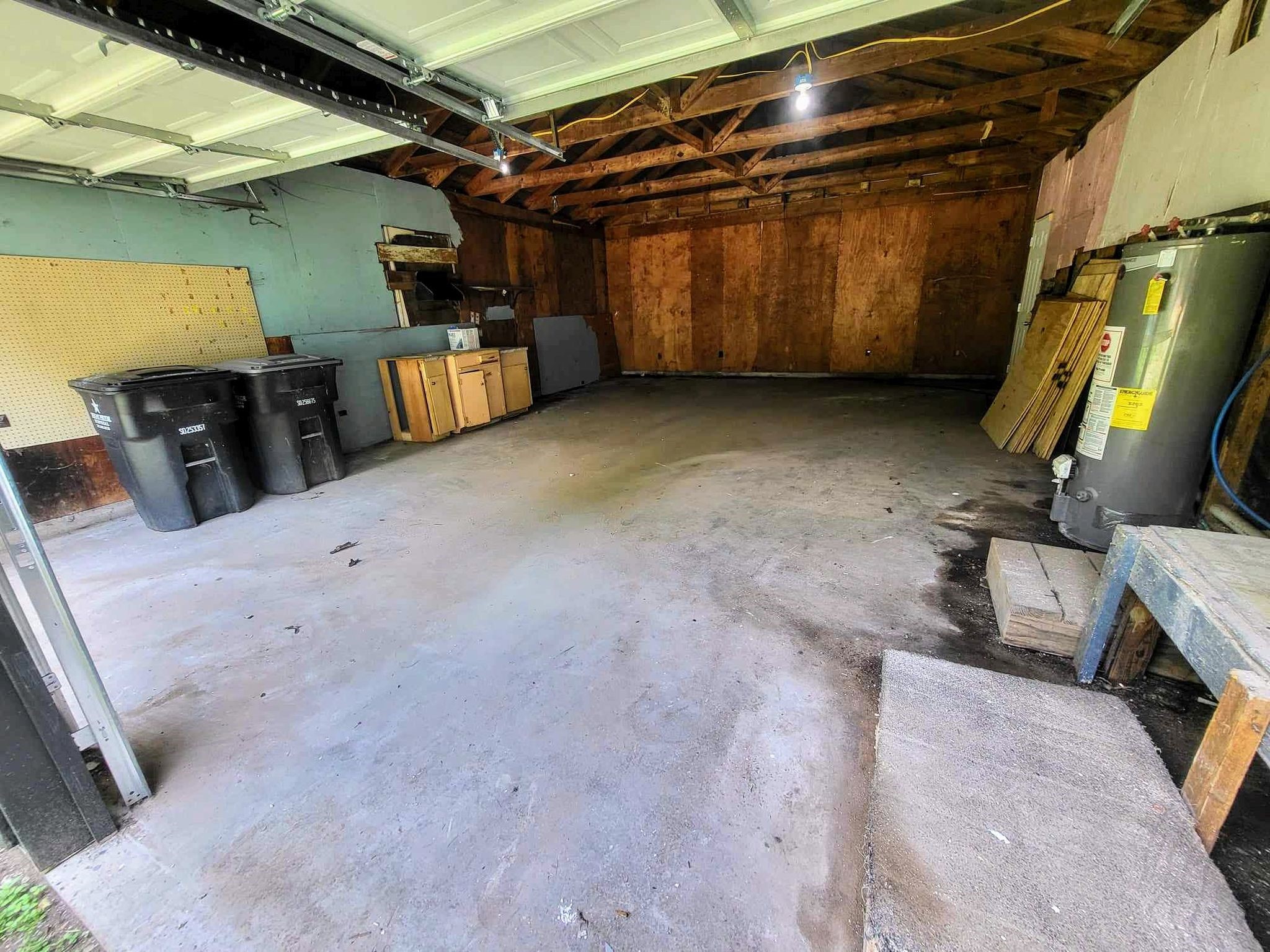 406 East Foley Street Alvin, TX 77511 - Photo 21 of 23 Massive 2 car garage! Could add additional living space on at least 1 side