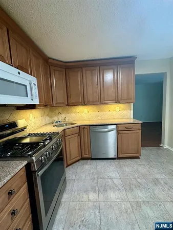 $3,150 | 499 Quince Court, Mahwah, NJ 07430