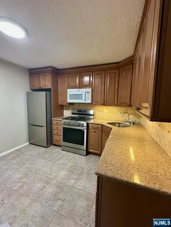 $3,150 | 499 Quince Court, Mahwah, NJ 07430