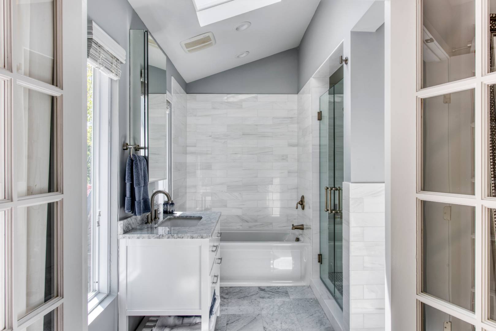 30 Wheelock Walk East Hampton, NY 11937 - Photo 6 of 15 a bathroom with a tub shower sink and toilet