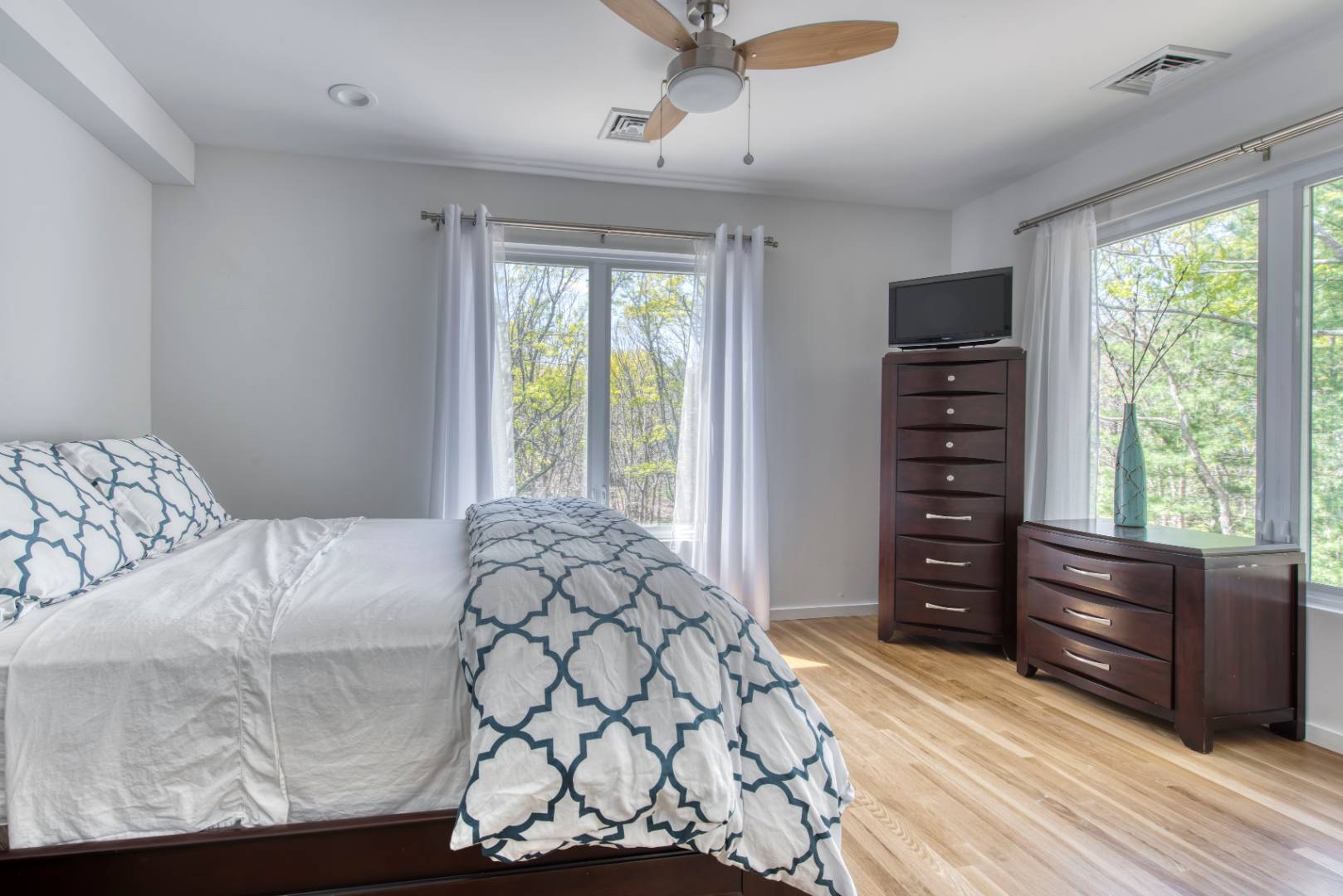 30 Wheelock Walk East Hampton, NY 11937 - Photo 7 of 15 a bedroom with a bed and a dresser