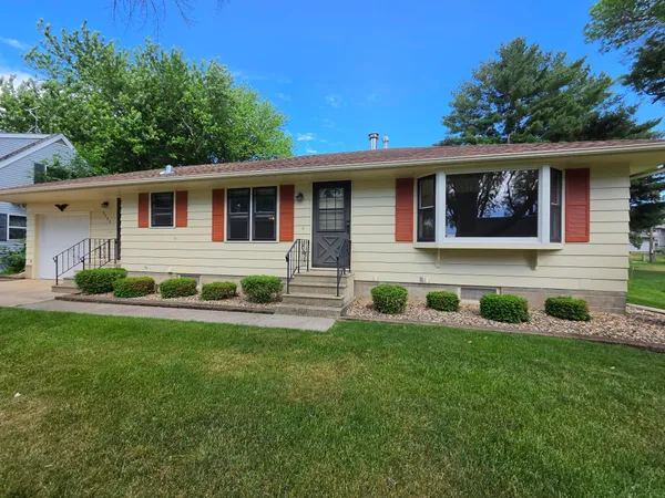$210,000 | 2202 Windsor Road, Albert Lea, MN 56007
