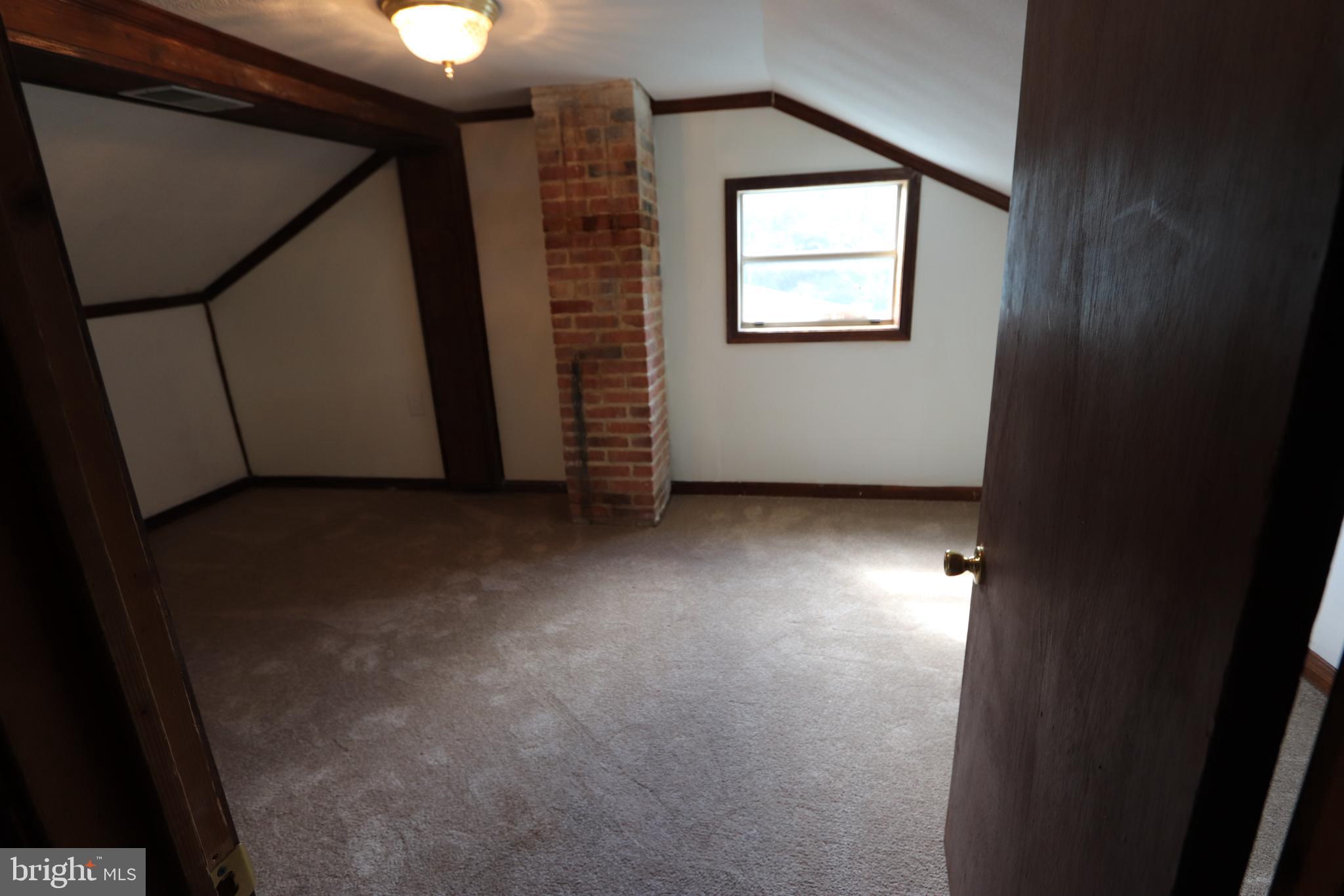 9540 Greenfield Road La Plata, MD 20646 - Photo 20 of 33 an empty room with windows