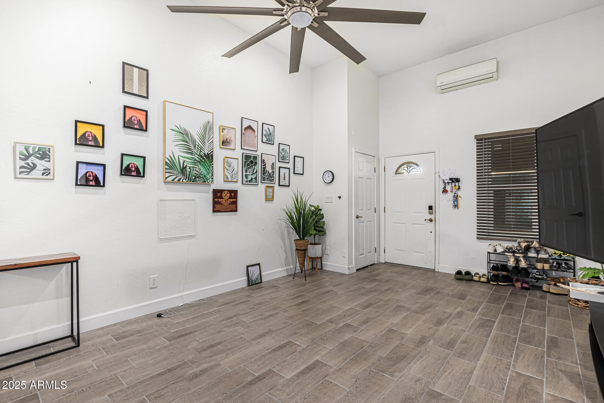 2934 North 22nd Place Phoenix, AZ 85016 - Photo 6 of 27 a view of a workspace