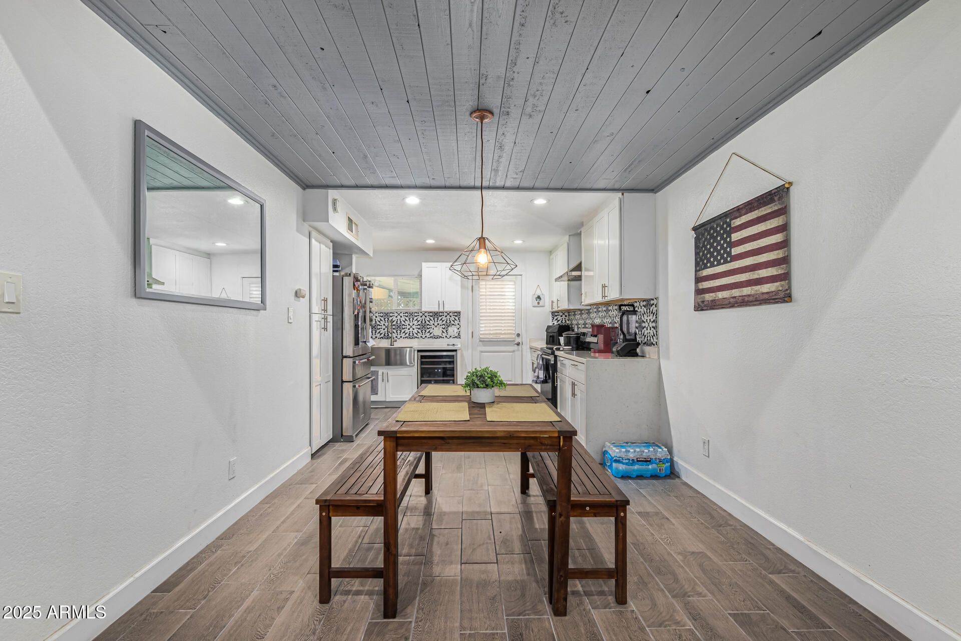 2934 North 22nd Place Phoenix, AZ 85016 - Photo 8 of 27 a room with furniture and window