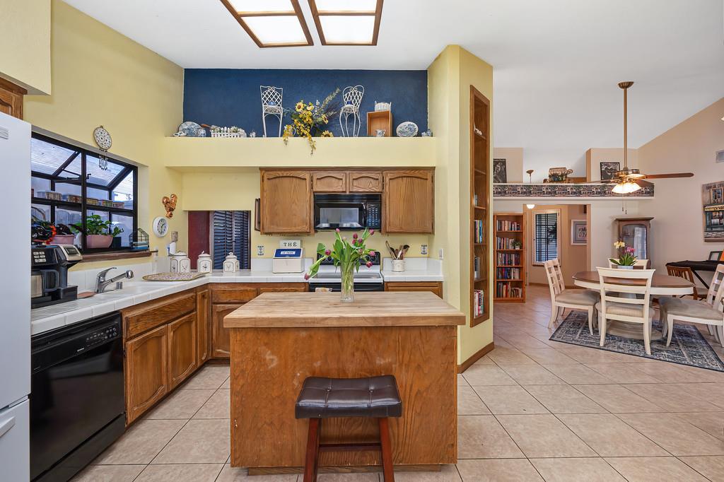 9963 River Mist Way Rancho Cordova, CA 95670 - Photo 11 of 34