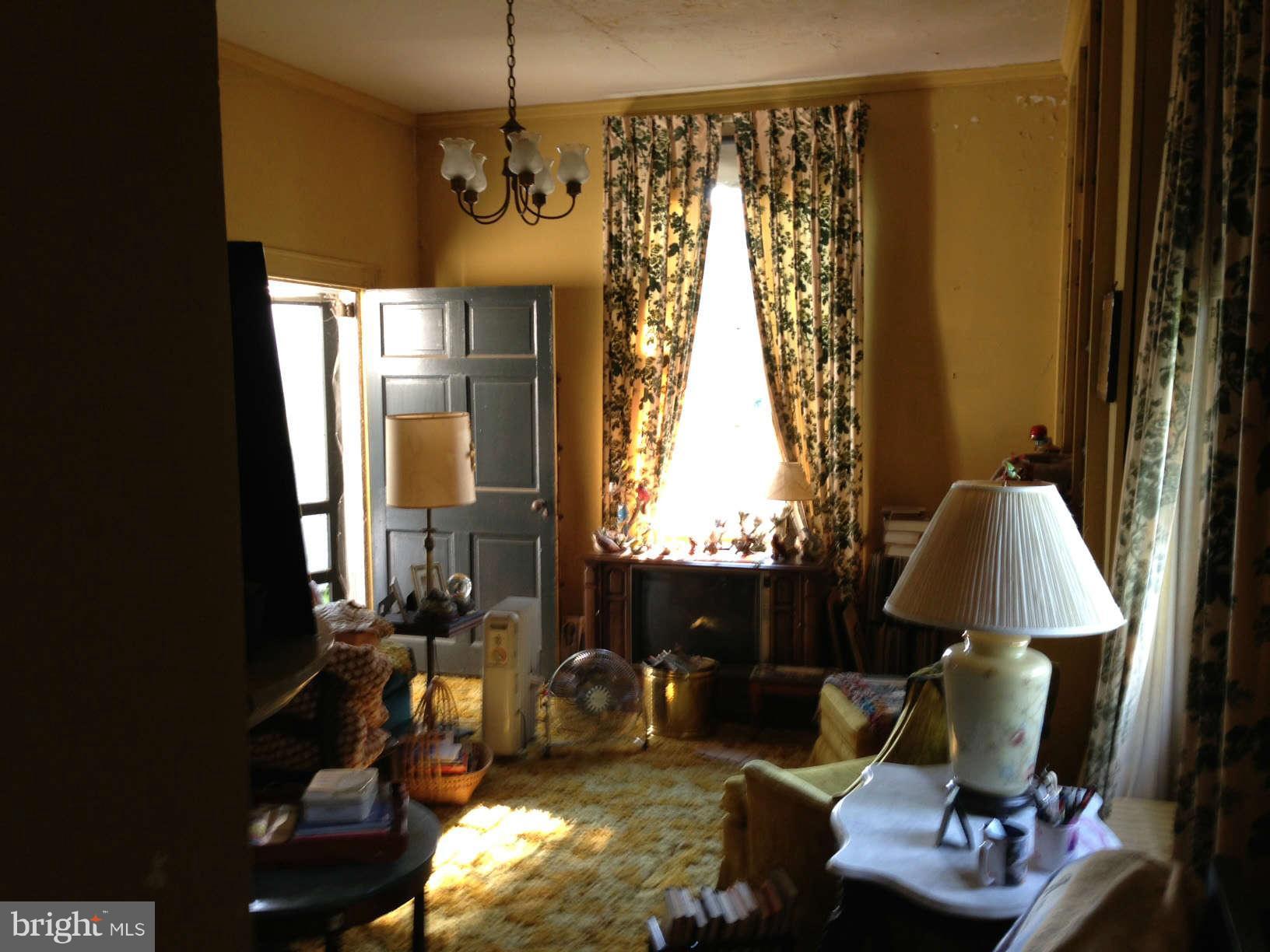 5118 Catholic Church Road Jefferson, MD 21755 - Photo 22 of 30 Living Room