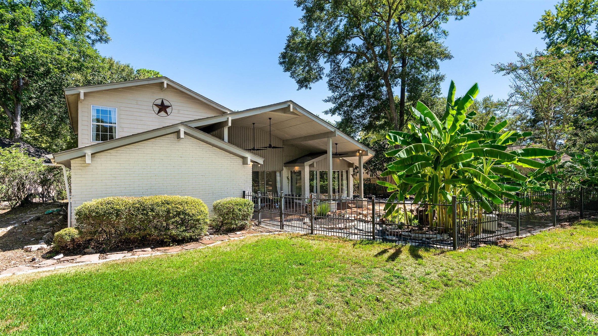 3219 Chippers Crossing Montgomery, TX 77356 - Photo 31 of 35 a front view of a house with garden