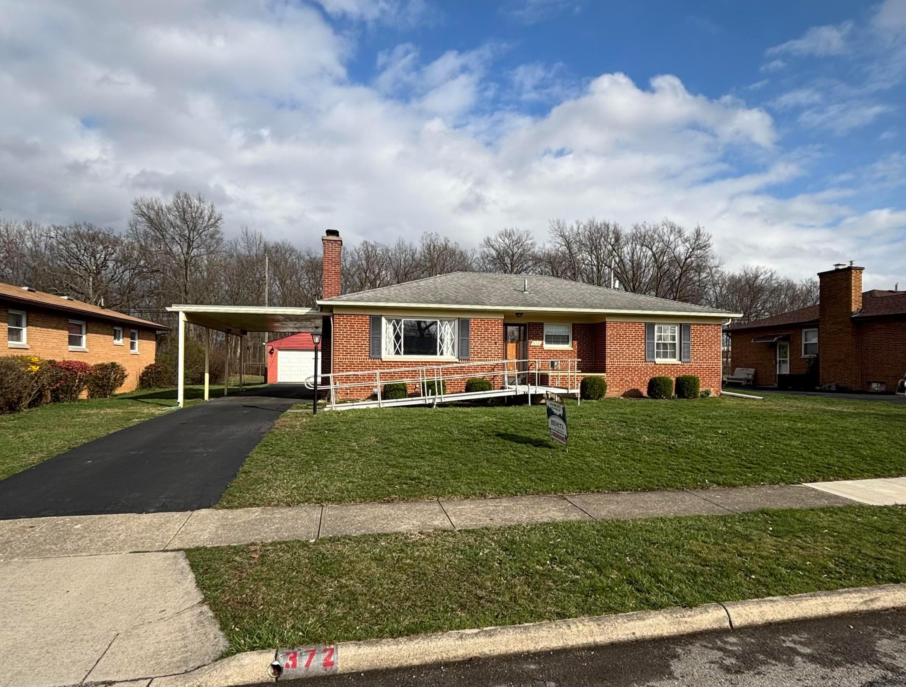 372 Topsfield Road Columbus, OH 43228 - Photo 2 of 31 IMG_0248