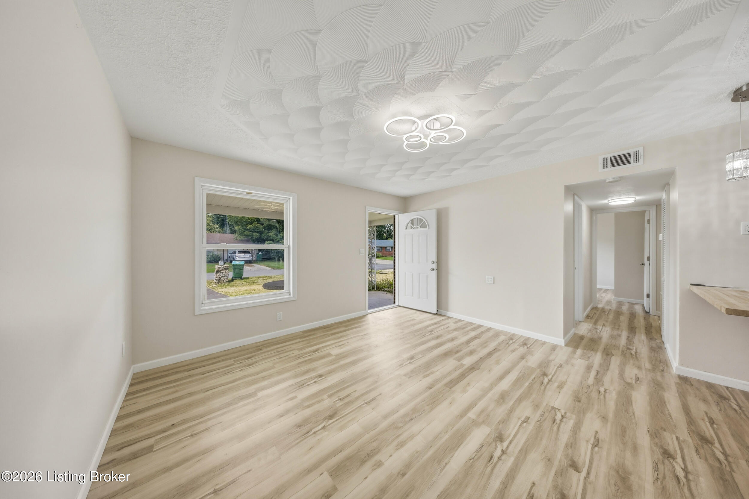 168 Valley Road Louisville, KY 40229 - Photo 7 of 40 8__r7a8404