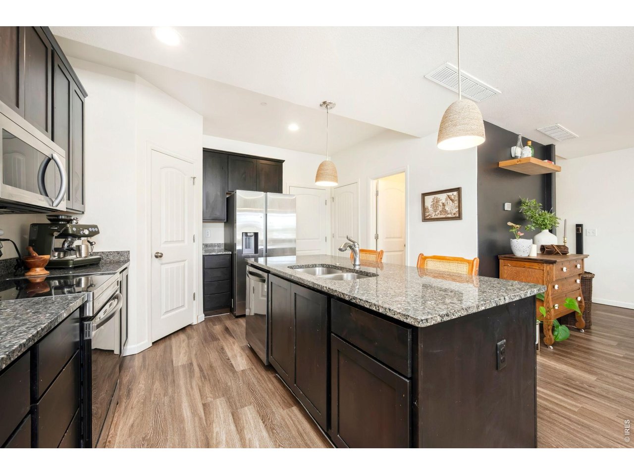 4355 24th Street Road, Unit 2101 Greeley, CO 80634 - Photo 11 of 23 All stainless steel appliances included!