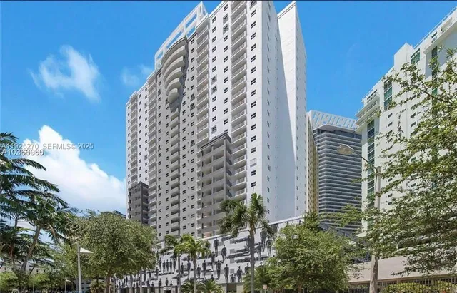 a view of a multi story building