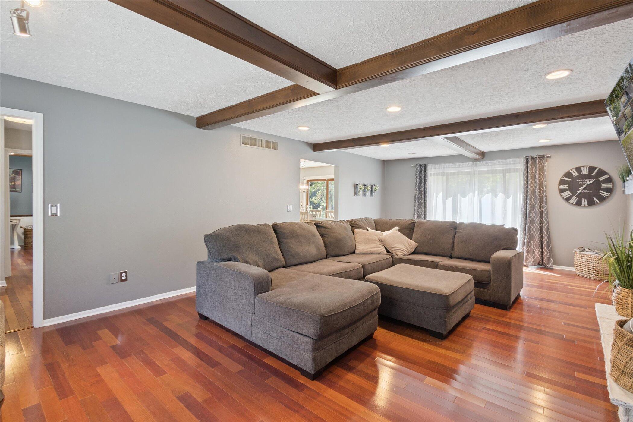 1843 Chester Road Lansing, MI 48912 - Photo 11 of 43 11-1843-Chester-Rd-Lansing-MI-48912-Wind