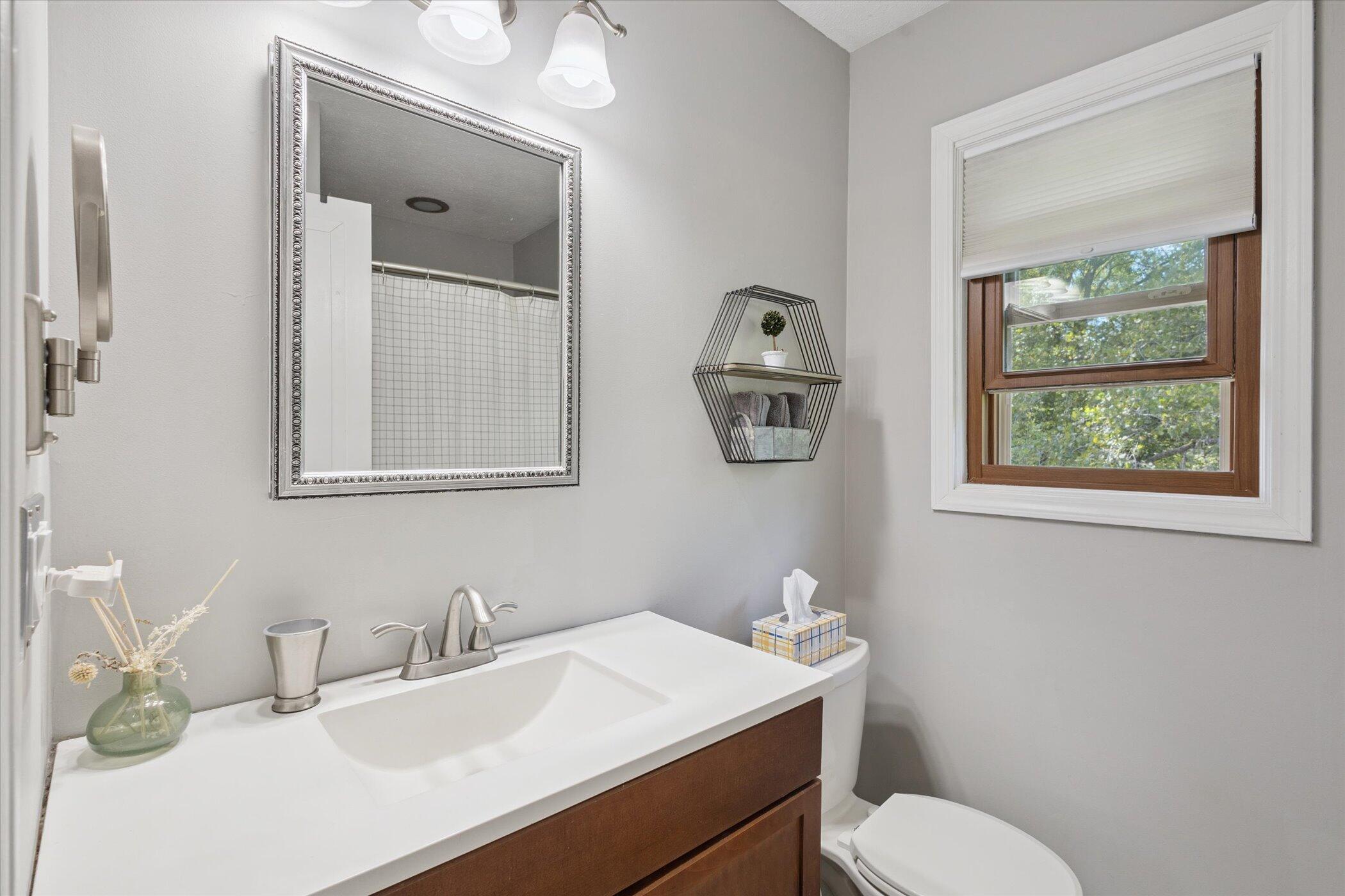 1843 Chester Road Lansing, MI 48912 - Photo 24 of 43 24-1843-Chester-Rd-Lansing-MI-48912-Wind