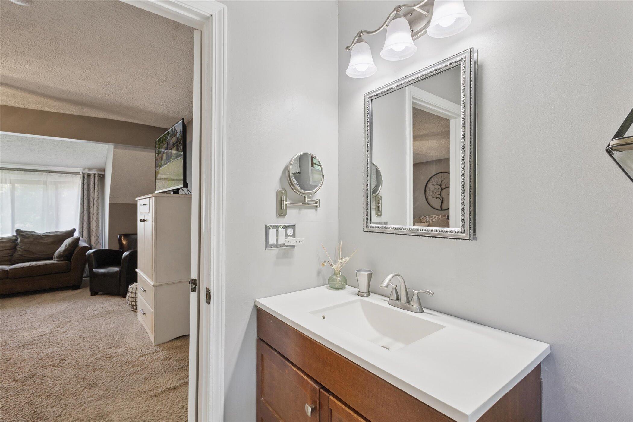 1843 Chester Road Lansing, MI 48912 - Photo 25 of 43 25-1843-Chester-Rd-Lansing-MI-48912-Wind