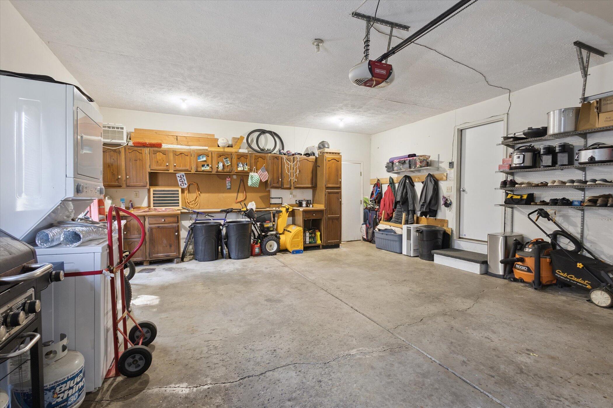 1843 Chester Road Lansing, MI 48912 - Photo 36 of 43 36-1843-Chester-Rd-Lansing-MI-48912-Wind