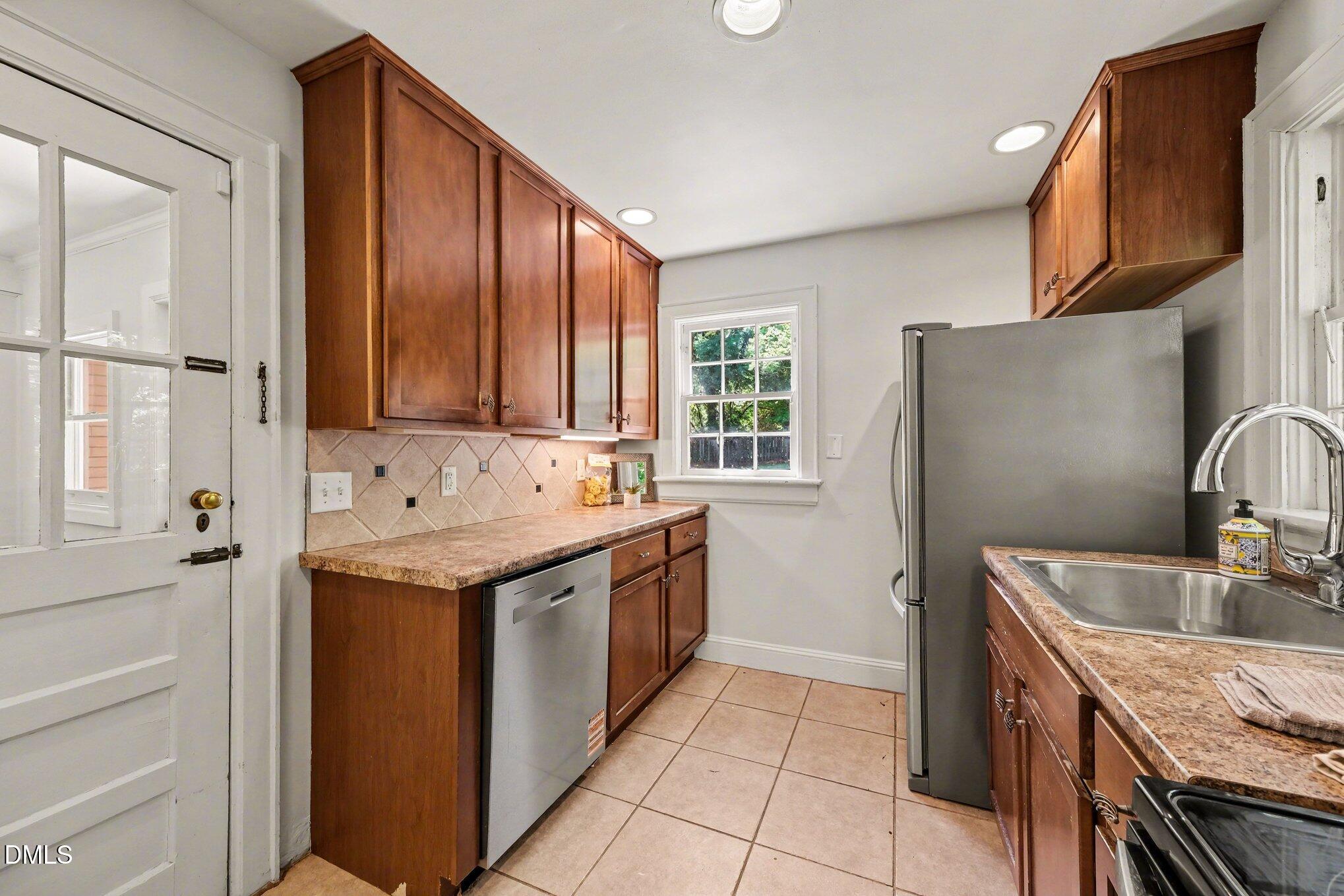 214 Lafayette Road Raleigh, NC 27604 - Photo 12 of 29 008_file_8161