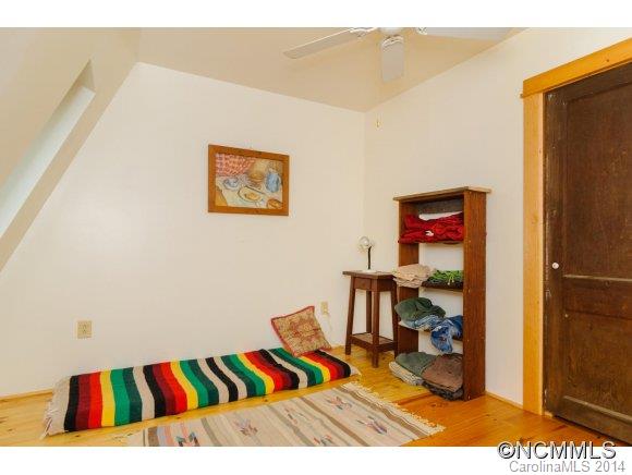 379 Doe Branch Road Marshall, NC 28753 - Photo 11 of 24 Gallery Image 11