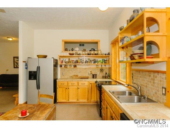 379 Doe Branch Road Marshall, NC 28753 - Photo 5 of 24 Gallery Image 5