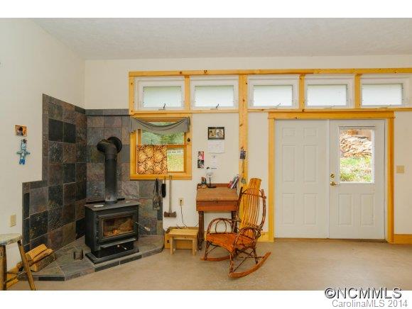 379 Doe Branch Road Marshall, NC 28753 - Photo 6 of 24 Gallery Image 6